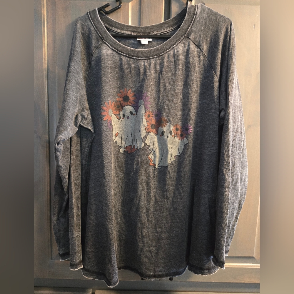 Lularoe Gray Ghost Print Long Sleeve Shirt Like New